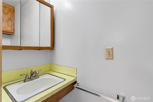 317 S 208th Street, Des Moines, WA 98198