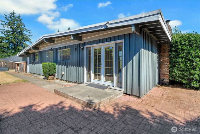 317 S 208th Street, Des Moines, WA 98198