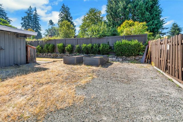 317 S 208th Street, Des Moines, WA 98198