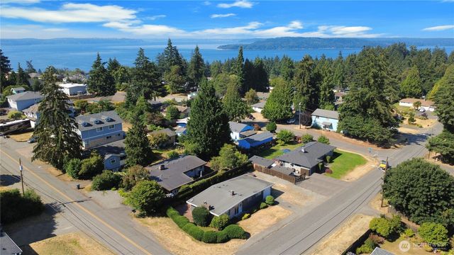 317 S 208th Street, Des Moines, WA 98198