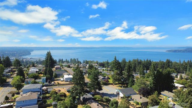 317 S 208th Street, Des Moines, WA 98198