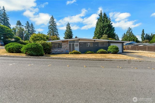317 S 208th Street, Des Moines, WA 98198
