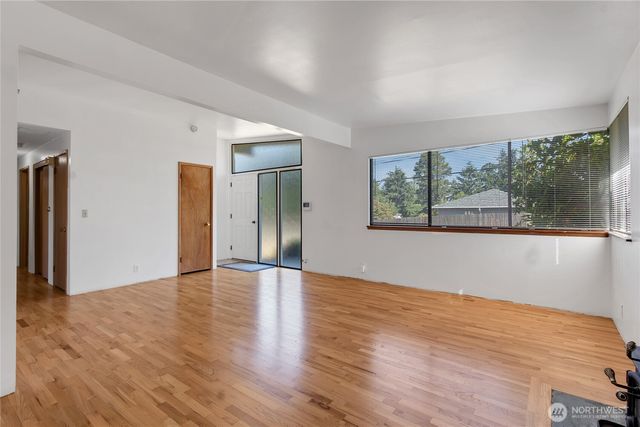 317 S 208th Street, Des Moines, WA 98198