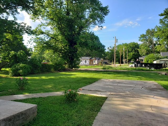 1108 E Cleveland Avenue, Monett, MO 65708