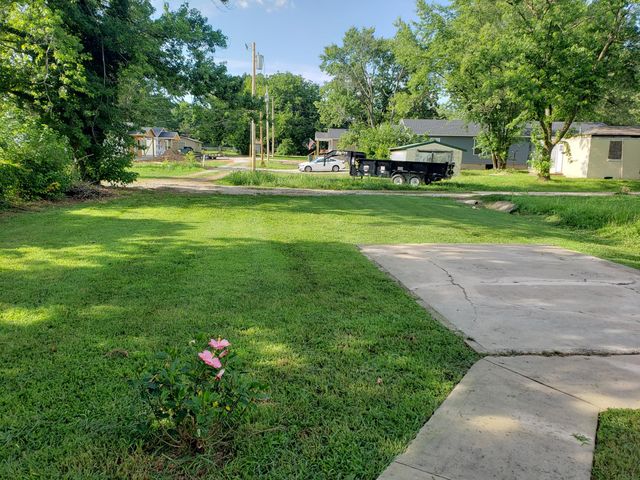 1108 E Cleveland Avenue, Monett, MO 65708