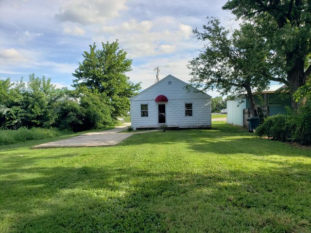 1108 E Cleveland Avenue, Monett, MO 65708