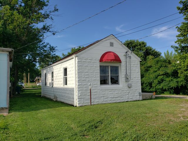 1108 E Cleveland Avenue, Monett, MO 65708