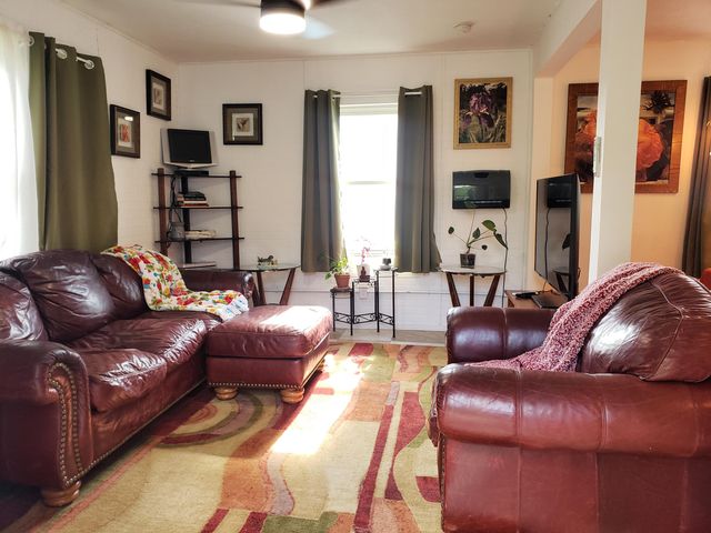 1108 E Cleveland Avenue, Monett, MO 65708