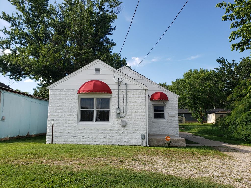 1108 E Cleveland Avenue, Monett, MO 65708