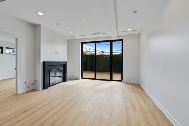 1801 W Grand Avenue 202, Chicago, IL 60622