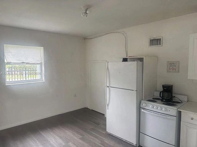 1501 NW 42nd St, Miami, FL 33142