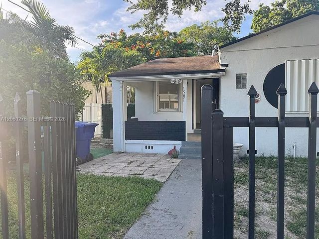 1501 NW 42nd St, Miami, FL 33142