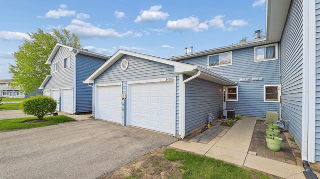 34306 N Birch Lane 16C, Gurnee, IL 60031
