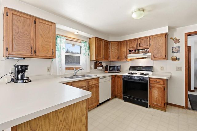 N5516 HILLSIDE DRIVE, Wild Rose, WI 54984