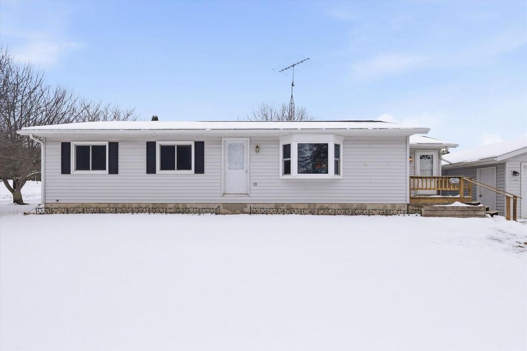 N5516 HILLSIDE DRIVE, Wild Rose, WI 54984