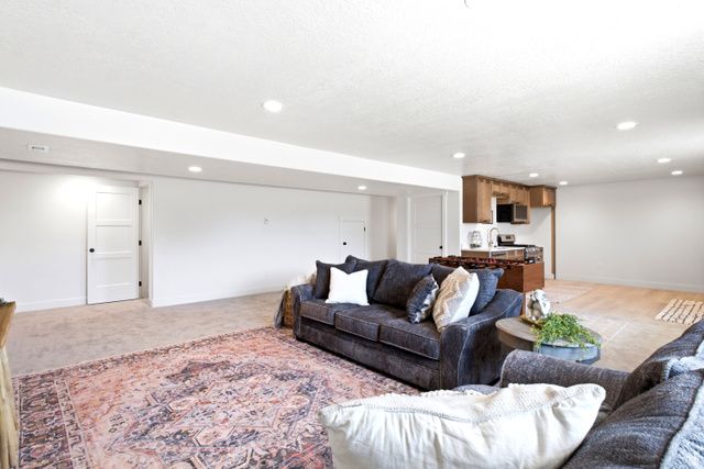 3031 W SOLACE ST, Syracuse, UT 84075