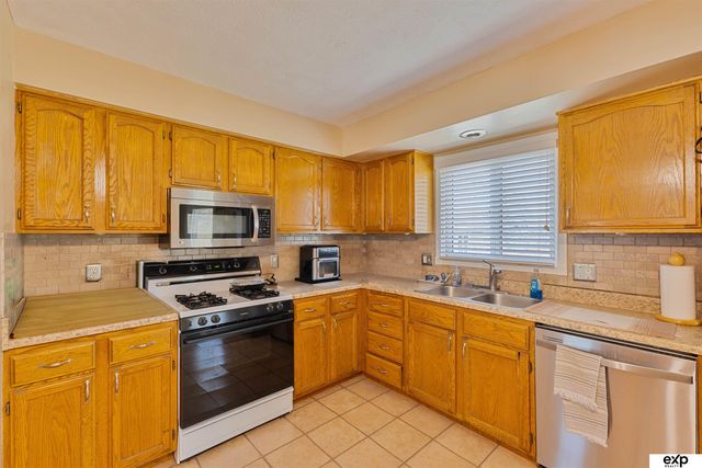 1005 Conestoga Road, Papillion, NE 68046