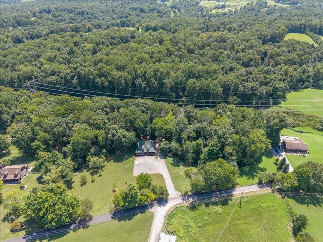 6353 Morton Rd, Greenbrier, TN 37073