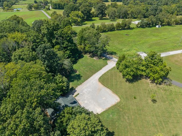 6353 Morton Rd, Greenbrier, TN 37073