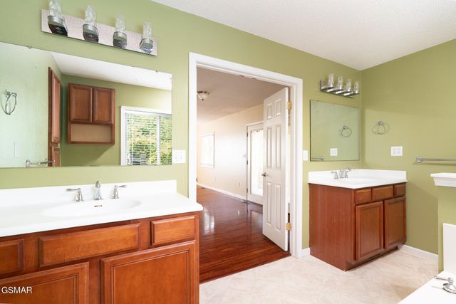 920 Oakwood Drive, Dandridge, TN 37725