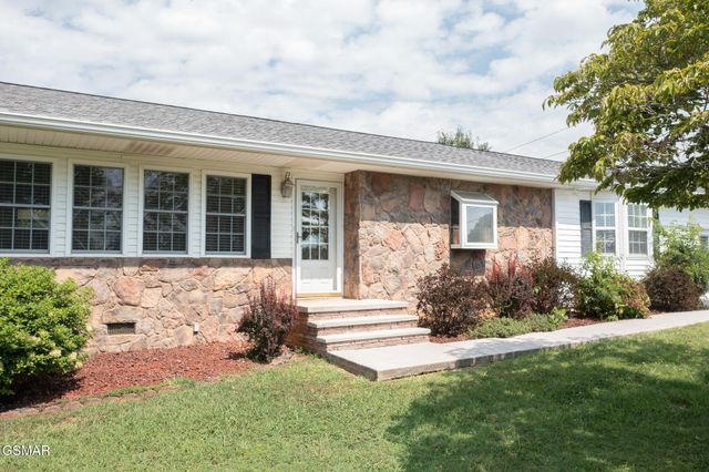 920 Oakwood Drive, Dandridge, TN 37725