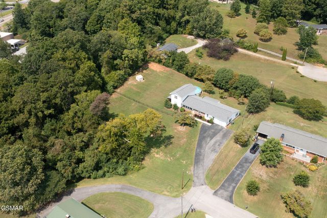 920 Oakwood Drive, Dandridge, TN 37725