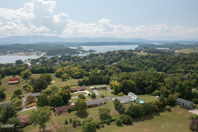 920 Oakwood Drive, Dandridge, TN 37725