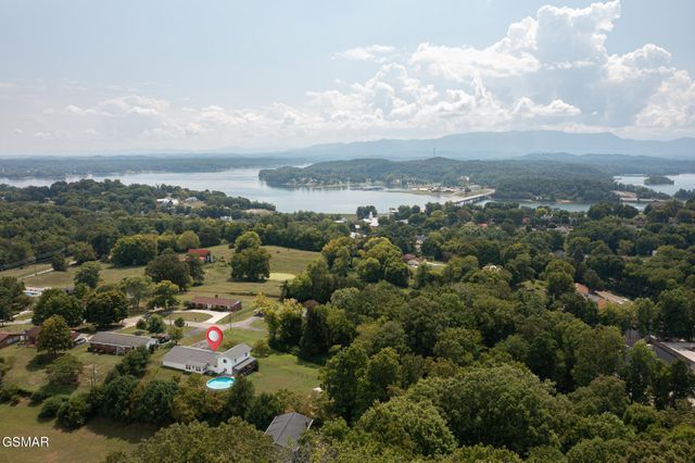 920 Oakwood Drive, Dandridge, TN 37725