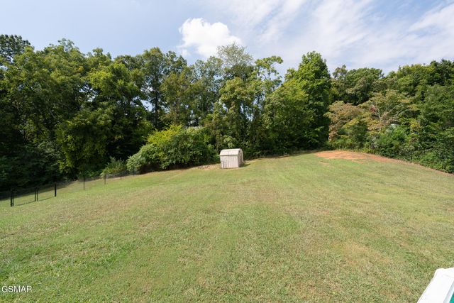 920 Oakwood Drive, Dandridge, TN 37725
