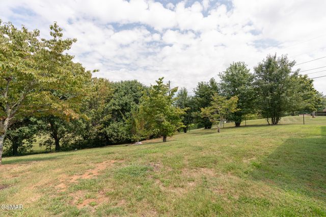 920 Oakwood Drive, Dandridge, TN 37725