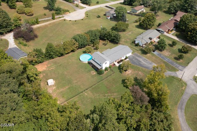 920 Oakwood Drive, Dandridge, TN 37725