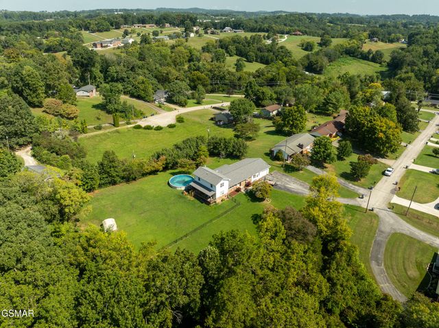 920 Oakwood Drive, Dandridge, TN 37725