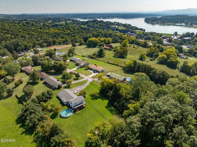 920 Oakwood Drive, Dandridge, TN 37725