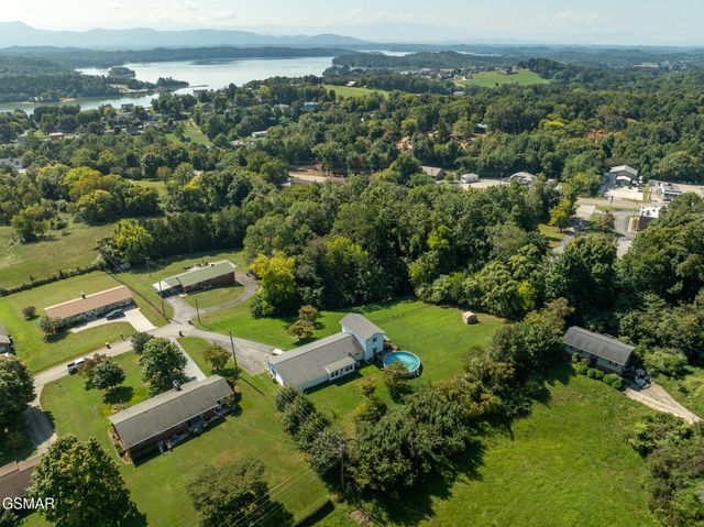 920 Oakwood Drive, Dandridge, TN 37725