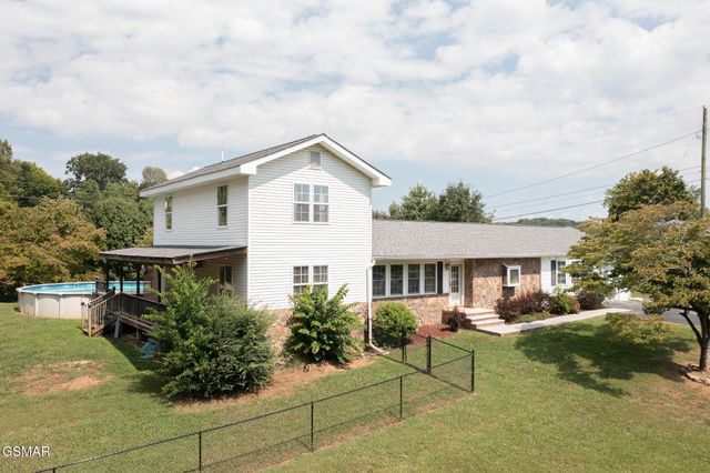 920 Oakwood Drive, Dandridge, TN 37725