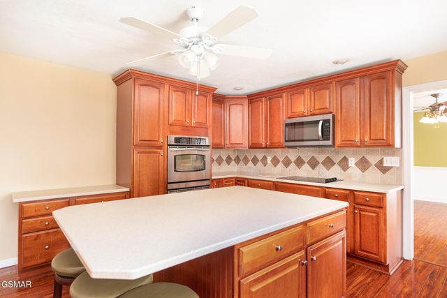 920 Oakwood Drive, Dandridge, TN 37725