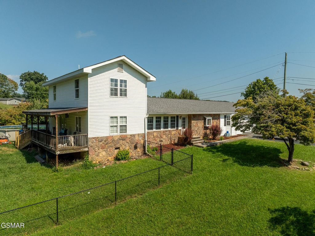 920 Oakwood Drive, Dandridge, TN 37725