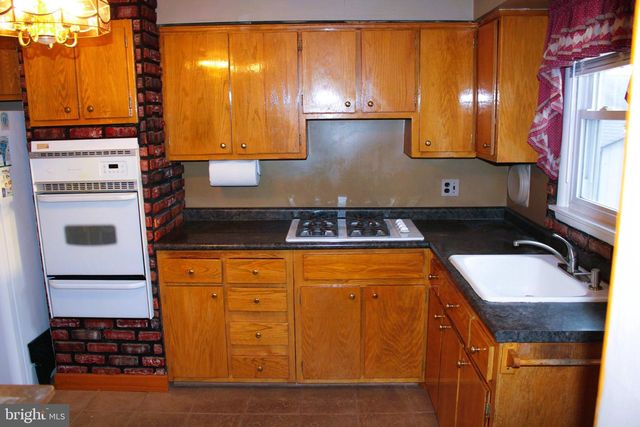 38 ELLEN DR, Bellmawr, NJ 08031