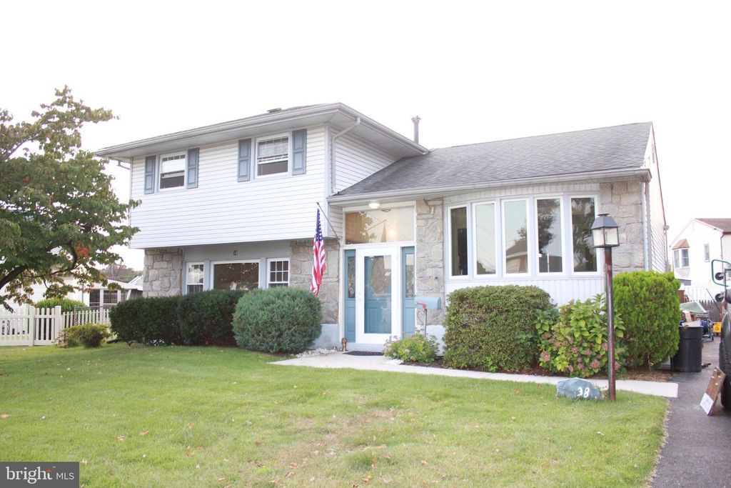 38 ELLEN DR, Bellmawr, NJ 08031
