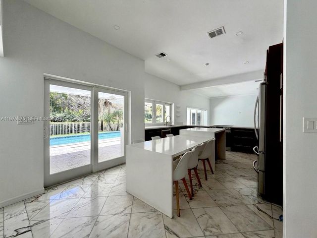 4934 NW 94th Doral Pl, Doral, FL 33178