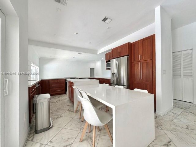 4934 NW 94th Doral Pl, Doral, FL 33178