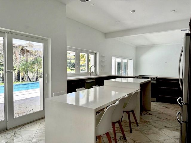 4934 NW 94th Doral Pl, Doral, FL 33178