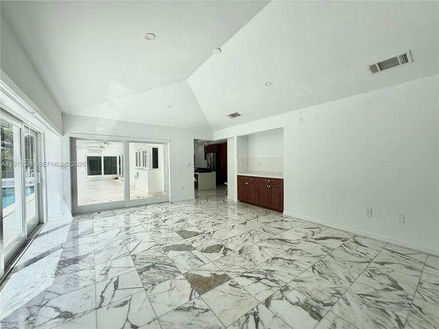 4934 NW 94th Doral Pl, Doral, FL 33178