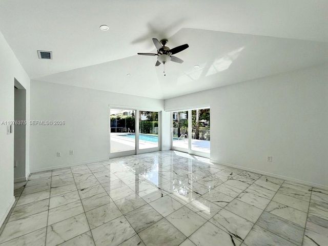 4934 NW 94th Doral Pl, Doral, FL 33178