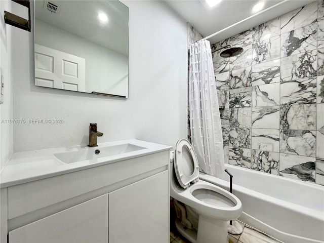 4934 NW 94th Doral Pl, Doral, FL 33178