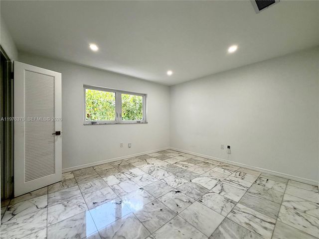 4934 NW 94th Doral Pl, Doral, FL 33178