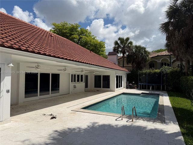 4934 NW 94th Doral Pl, Doral, FL 33178