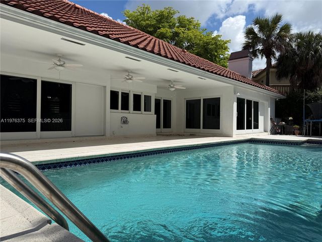 4934 NW 94th Doral Pl, Doral, FL 33178