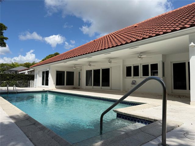 4934 NW 94th Doral Pl, Doral, FL 33178