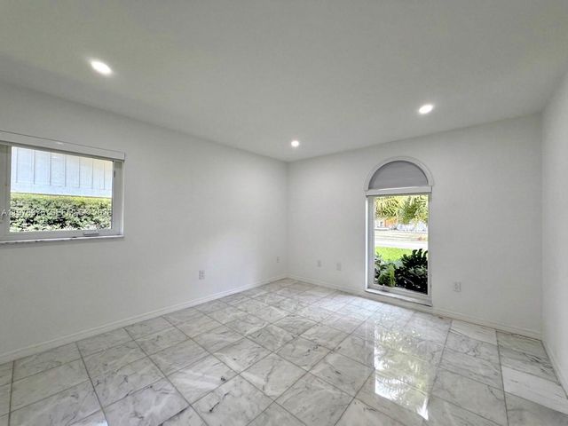 4934 NW 94th Doral Pl, Doral, FL 33178